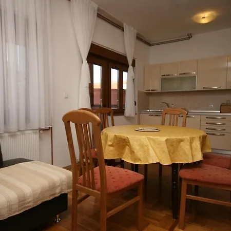 With Parking Space - Paklenica - 6605 Apartmán Starigrad Paklenica