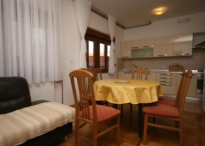 With Parking Space - Paklenica - 6605 דירה סטאריגרד-פקלניצה